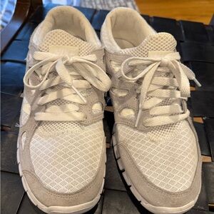 Nike Women's White and Light Gray Sneakers - Nike Free Run - size 9